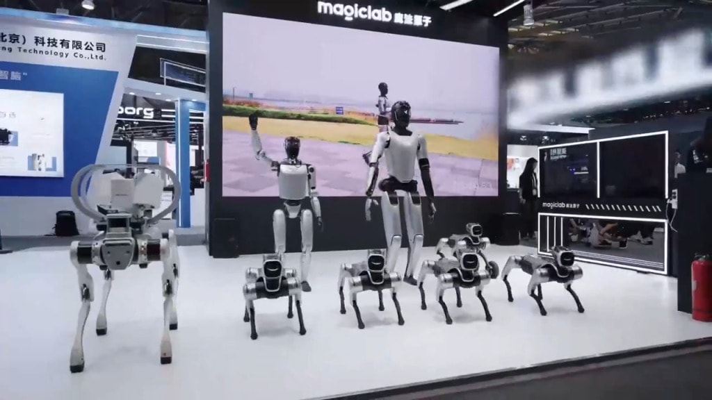 magiclab-ai-robots-waic-2025-1024x576.jpg