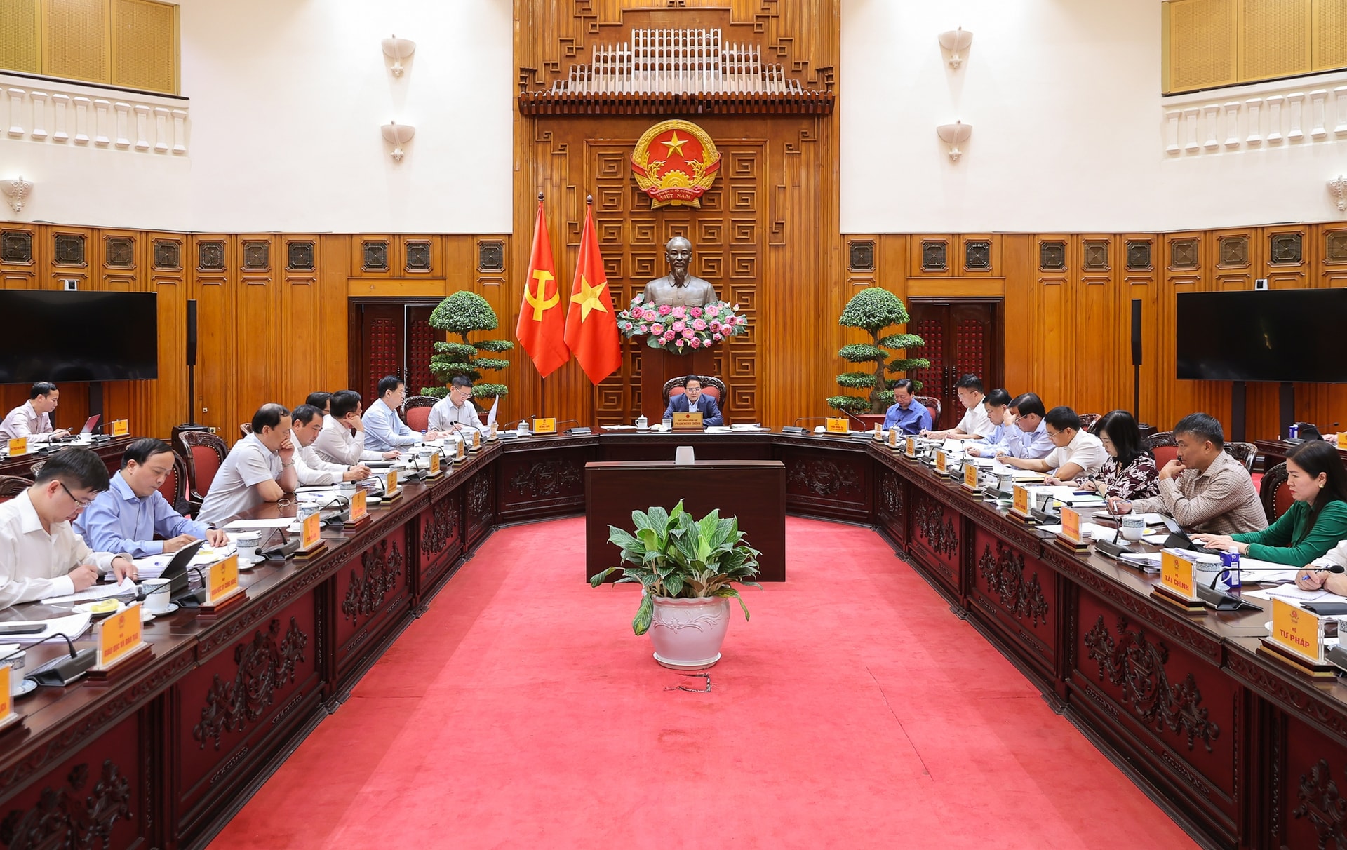 Thủ tướng: Thích ứng linh hoạt, hiệu quả với tình hình để đạt tăng trưởng 8,3-8,5%- Ảnh 2. Thủ tướng: Thích ứng linh hoạt, hiệu quả với tình hình để đạt tăng trưởng 8,3-8,5%- Ảnh 2.
