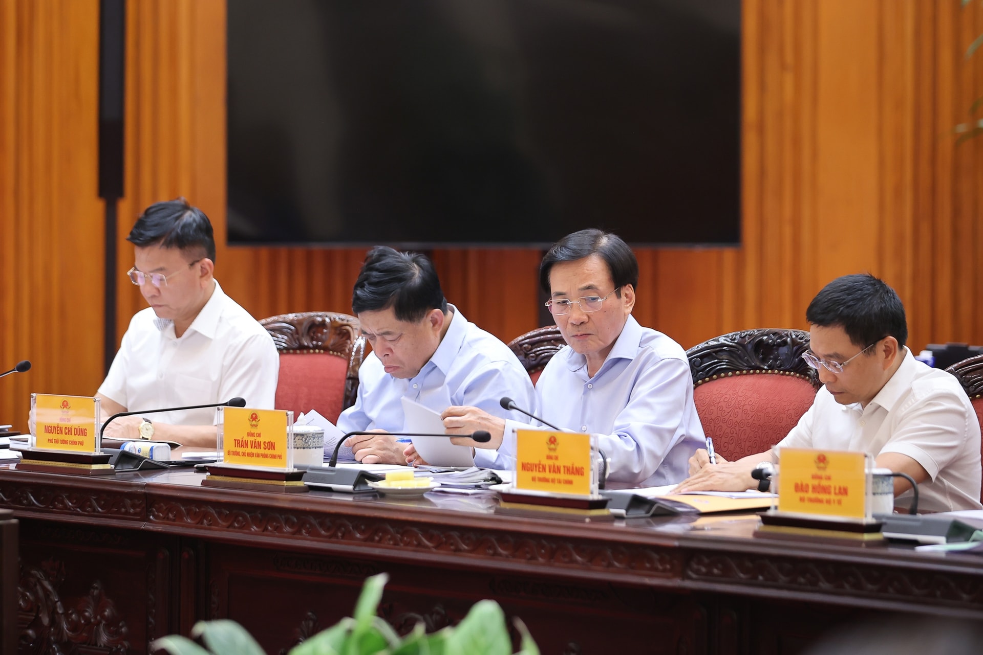 Thủ tướng: Thích ứng linh hoạt, hiệu quả với tình hình để đạt tăng trưởng 8,3-8,5%- Ảnh 5. Thủ tướng: Thích ứng linh hoạt, hiệu quả với tình hình để đạt tăng trưởng 8,3-8,5%- Ảnh 5.