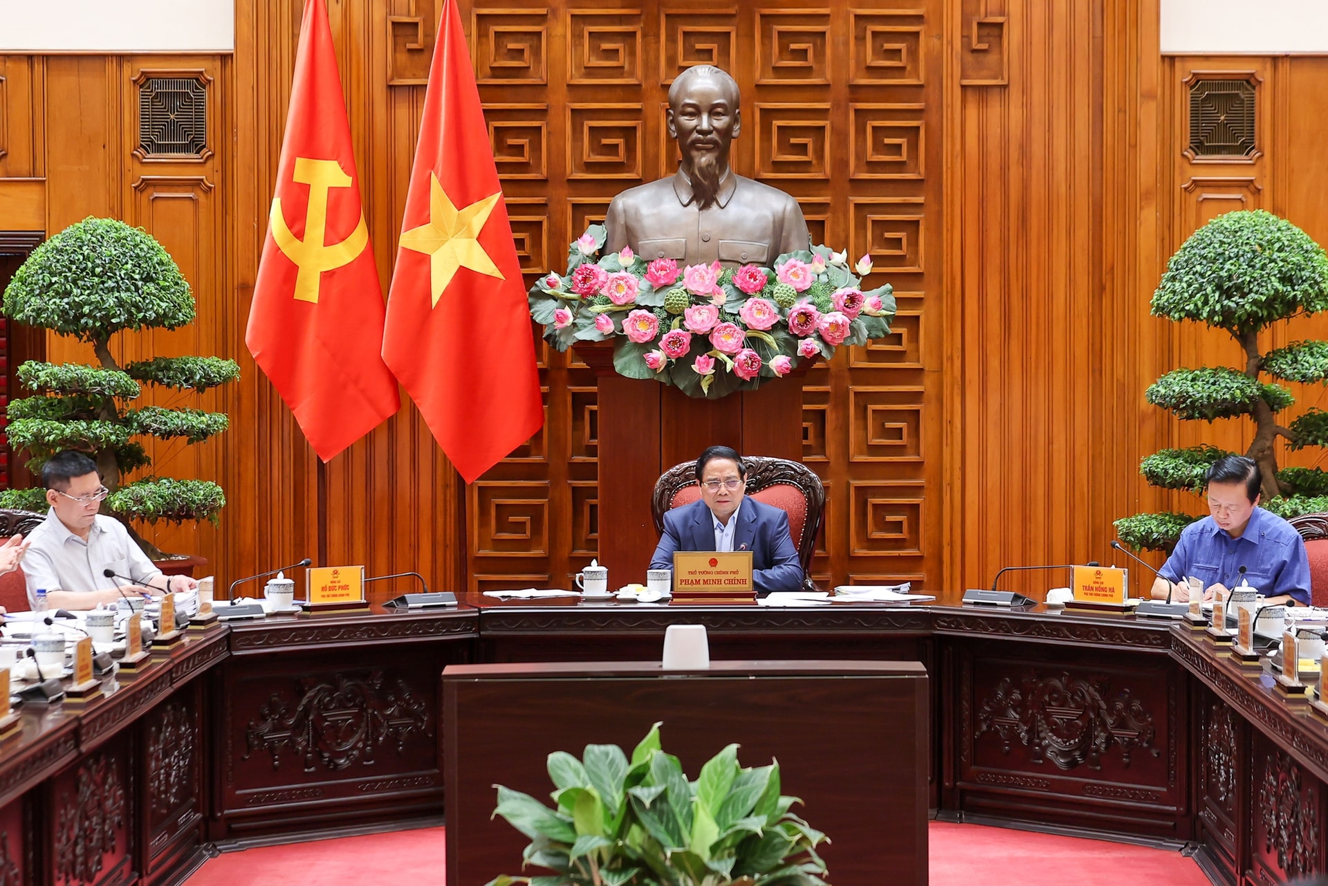 Thủ tướng: Thích ứng linh hoạt, hiệu quả với tình hình để đạt tăng trưởng 8,3-8,5%- Ảnh 9. Thủ tướng: Thích ứng linh hoạt, hiệu quả với tình hình để đạt tăng trưởng 8,3-8,5%- Ảnh 9.
