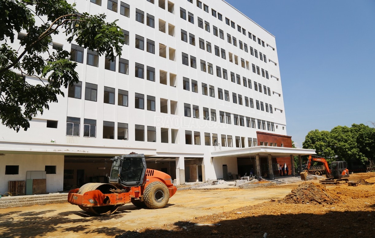 Thi công tòa nhà 8 tầng Bệnh viện Đa khoa Bảo Thắng