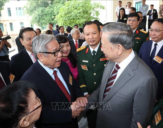 Tổng Bí thư: Trí thức, nhà khoa học, văn nghệ sĩ tiếp tục là lực lượng tiên phong mở đường cho dân tộc tiến lên mạnh mẽ- Ảnh 5. Tổng Bí thư: Trí thức, nhà khoa học, văn nghệ sĩ tiếp tục là lực lượng tiên phong mở đường cho dân tộc tiến lên mạnh mẽ- Ảnh 5.