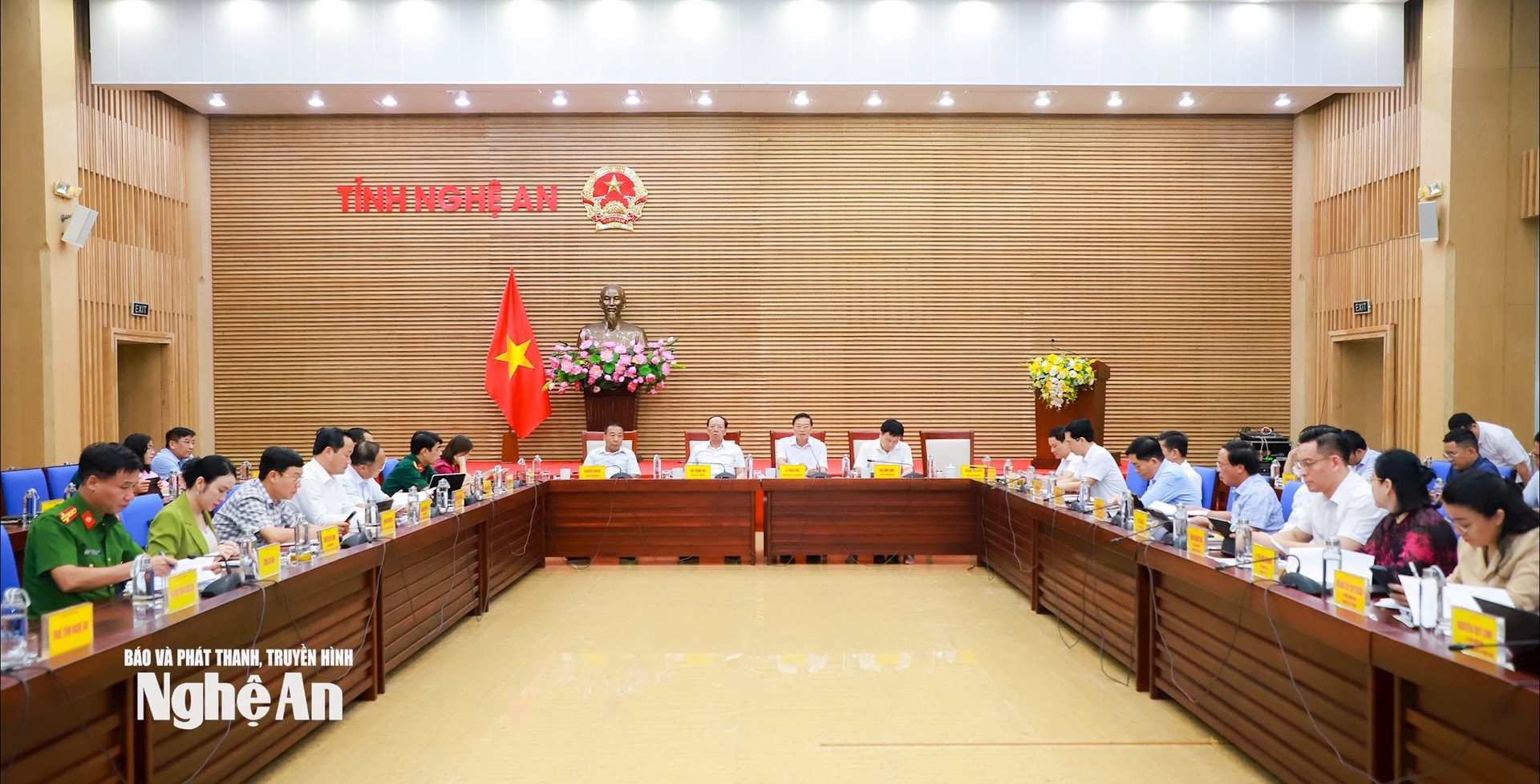 Quang cảnh phiên họp thường kỳ tháng 7 năm 2025 của UBND tỉnh Nghệ An