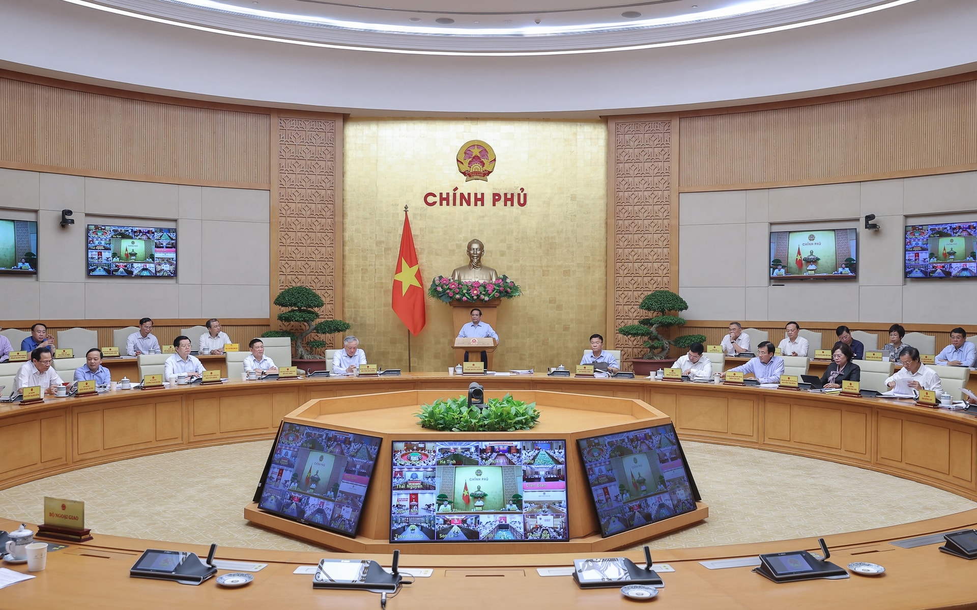 Đẩy nhanh tiến độ, hoàn thành cao nhất các mục tiêu phát triển kinh tế-xã hội năm 2025- Ảnh 2. Đẩy nhanh tiến độ, hoàn thành cao nhất các mục tiêu phát triển kinh tế-xã hội năm 2025- Ảnh 2.
