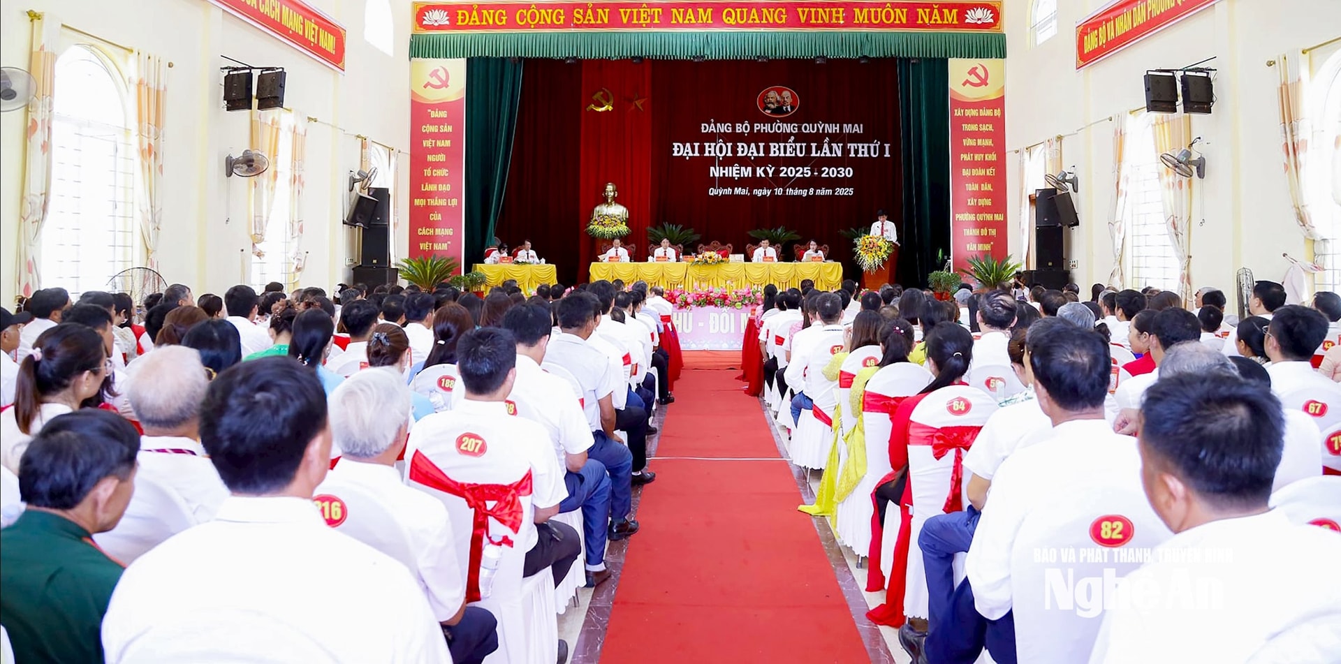 Các lãnh đạo, đại biểu phường Quỳnh Mai quyết tâm hoàn thành mục tiêu lớn đặt ra