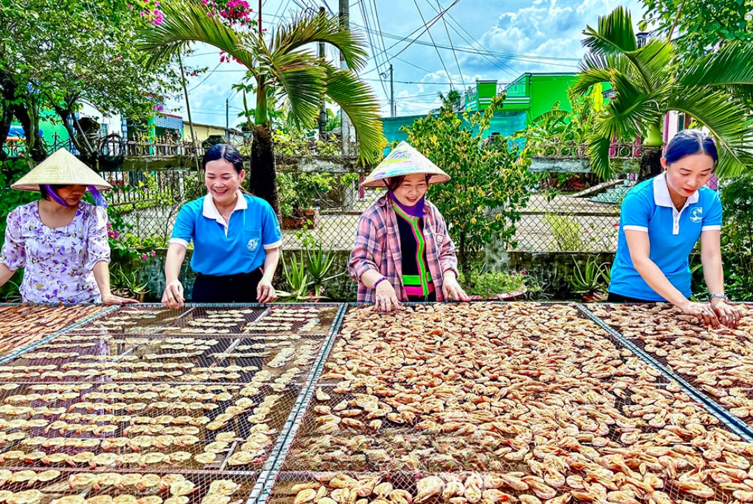 Mô hình chế biến sản phẩm OCOP của chị Nguyễn Thị Hồng Cúc (1)