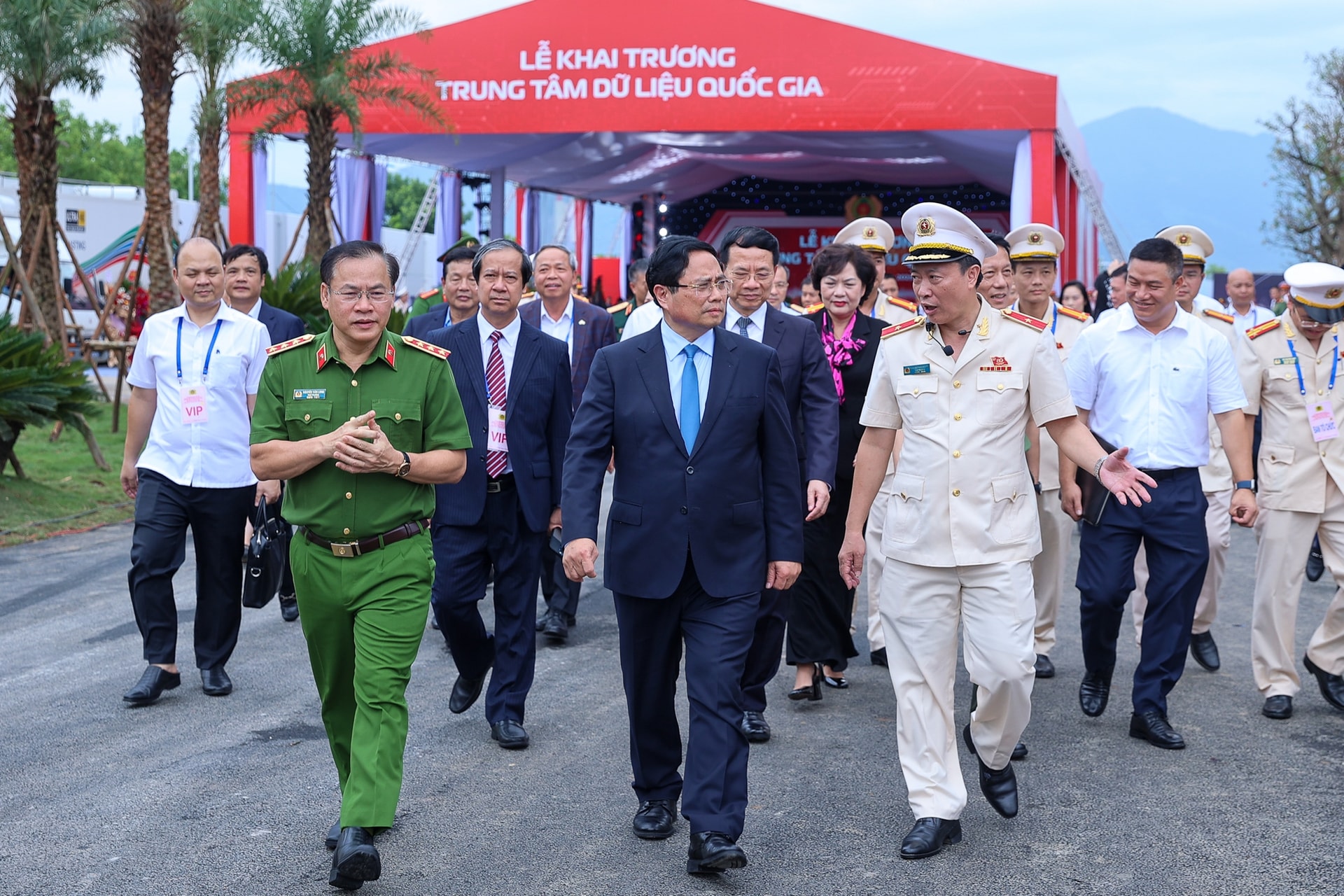 Thủ tướng: Trình cơ chế đột phá trong sáng tạo, khai thác dữ liệu trở thành trung tâm của nền kinh tế- Ảnh 1. Thủ tướng: Trình cơ chế đột phá trong sáng tạo, khai thác dữ liệu trở thành trung tâm của nền kinh tế- Ảnh 1.