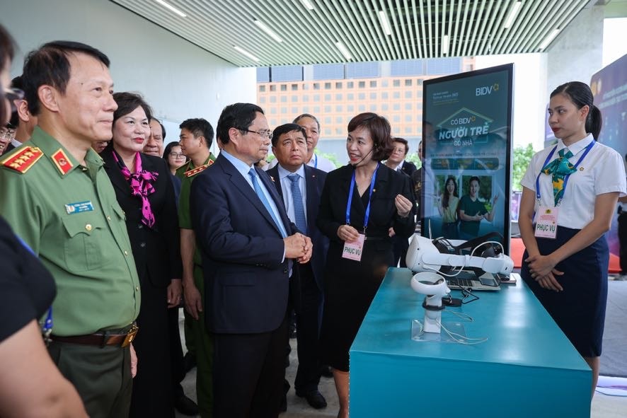 Thủ tướng: Trình cơ chế đột phá trong sáng tạo, khai thác dữ liệu trở thành trung tâm của nền kinh tế- Ảnh 4. Thủ tướng: Trình cơ chế đột phá trong sáng tạo, khai thác dữ liệu trở thành trung tâm của nền kinh tế- Ảnh 4.