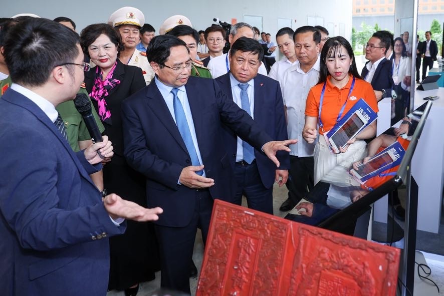 Thủ tướng: Trình cơ chế đột phá trong sáng tạo, khai thác dữ liệu trở thành trung tâm của nền kinh tế- Ảnh 5. Thủ tướng: Trình cơ chế đột phá trong sáng tạo, khai thác dữ liệu trở thành trung tâm của nền kinh tế- Ảnh 5.