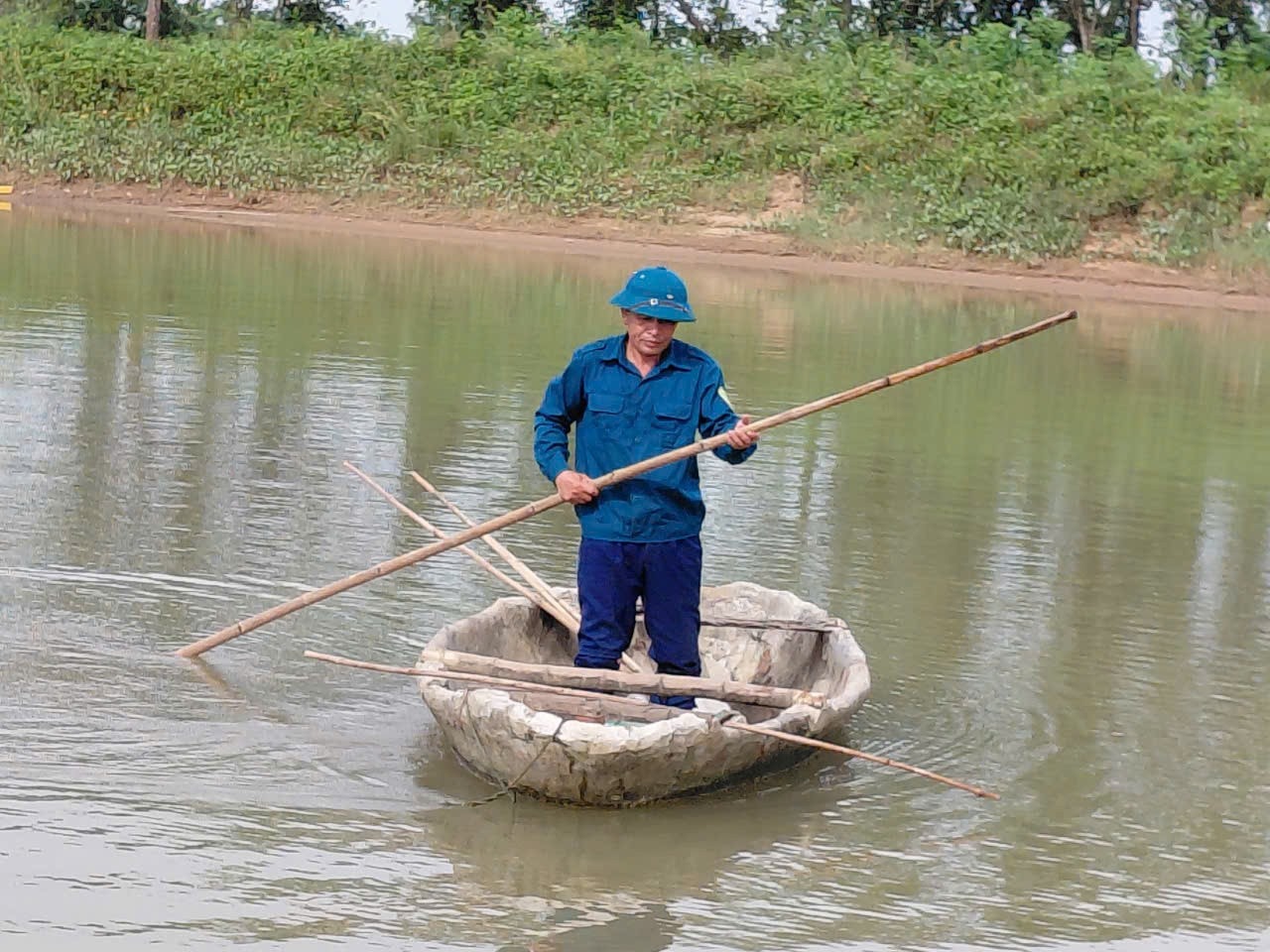 Anh Phong ở trang trại của mình
