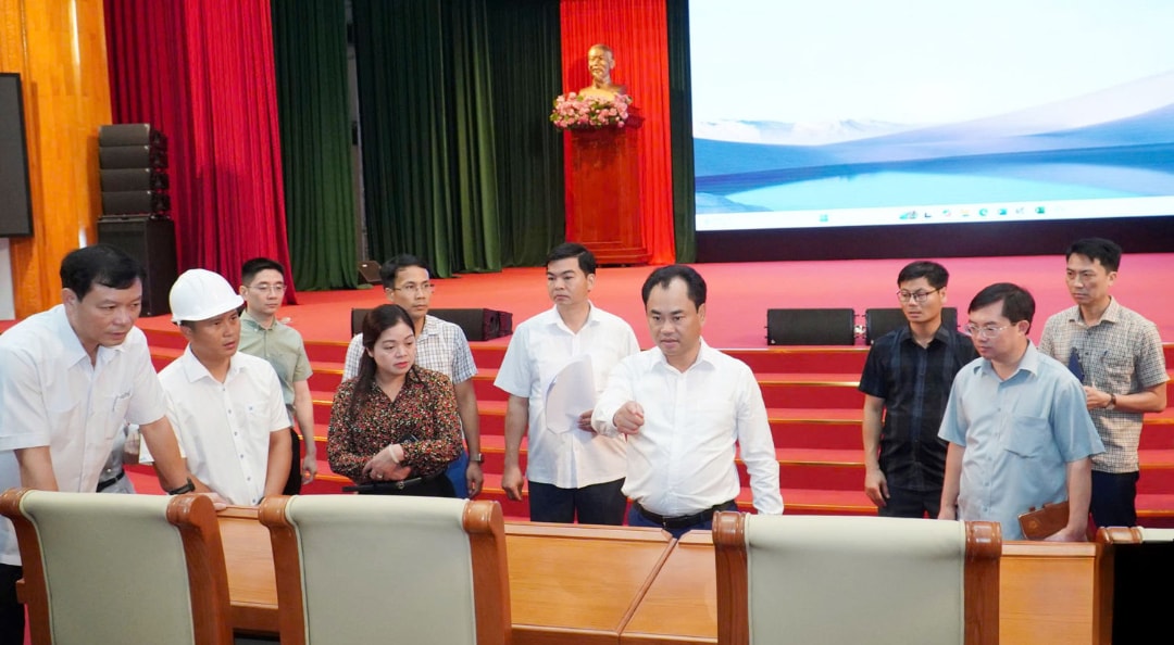 Đồng chí Bí thư Tỉnh ủy Trịnh Việt Hùng kiểm tra tình hình dự án (1)