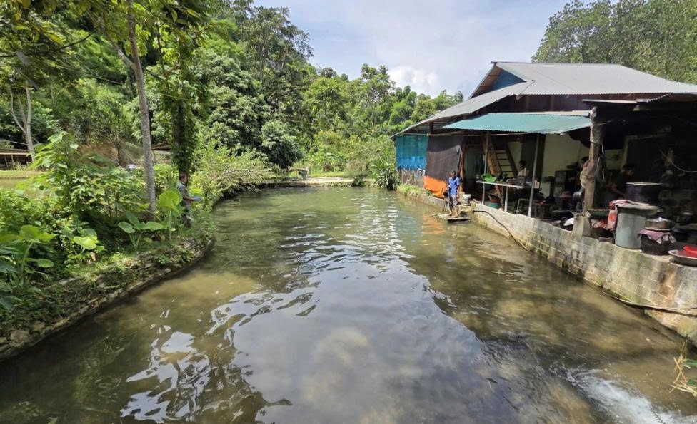 Một khu nuôi cá của ông Khường