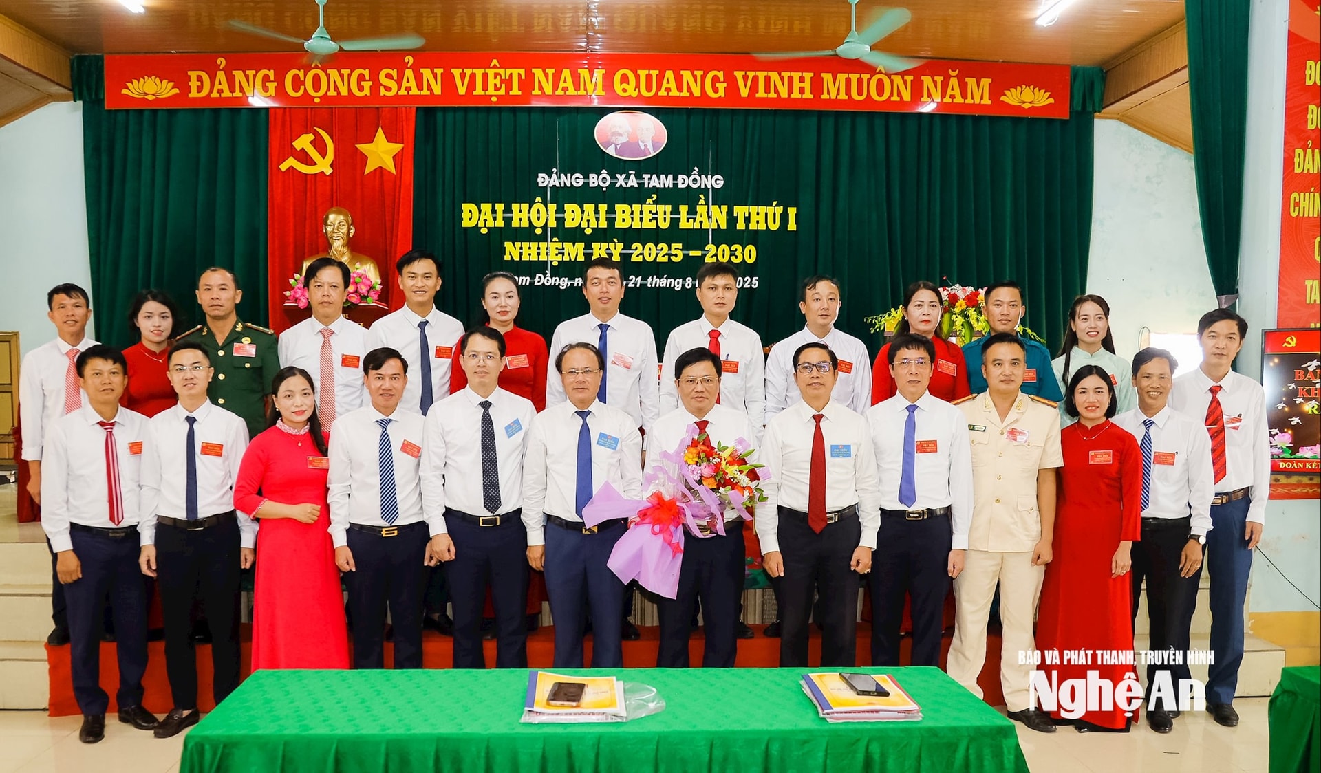 Ban Chấp hành Đảng bộ xã Tam Đồng ra mắt, nhận nhiệm vụ