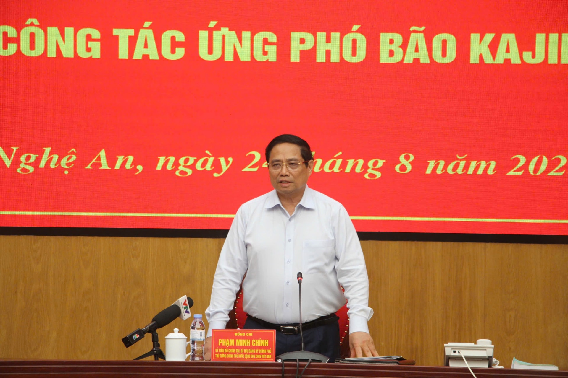 Thủ tướng họp khẩn ứng phó bão số 5: Bảo vệ tính mạng nhân dân là mục tiêu cao nhất- Ảnh 5. Thủ tướng họp khẩn ứng phó bão số 5: Bảo vệ tính mạng nhân dân là mục tiêu cao nhất- Ảnh 5.