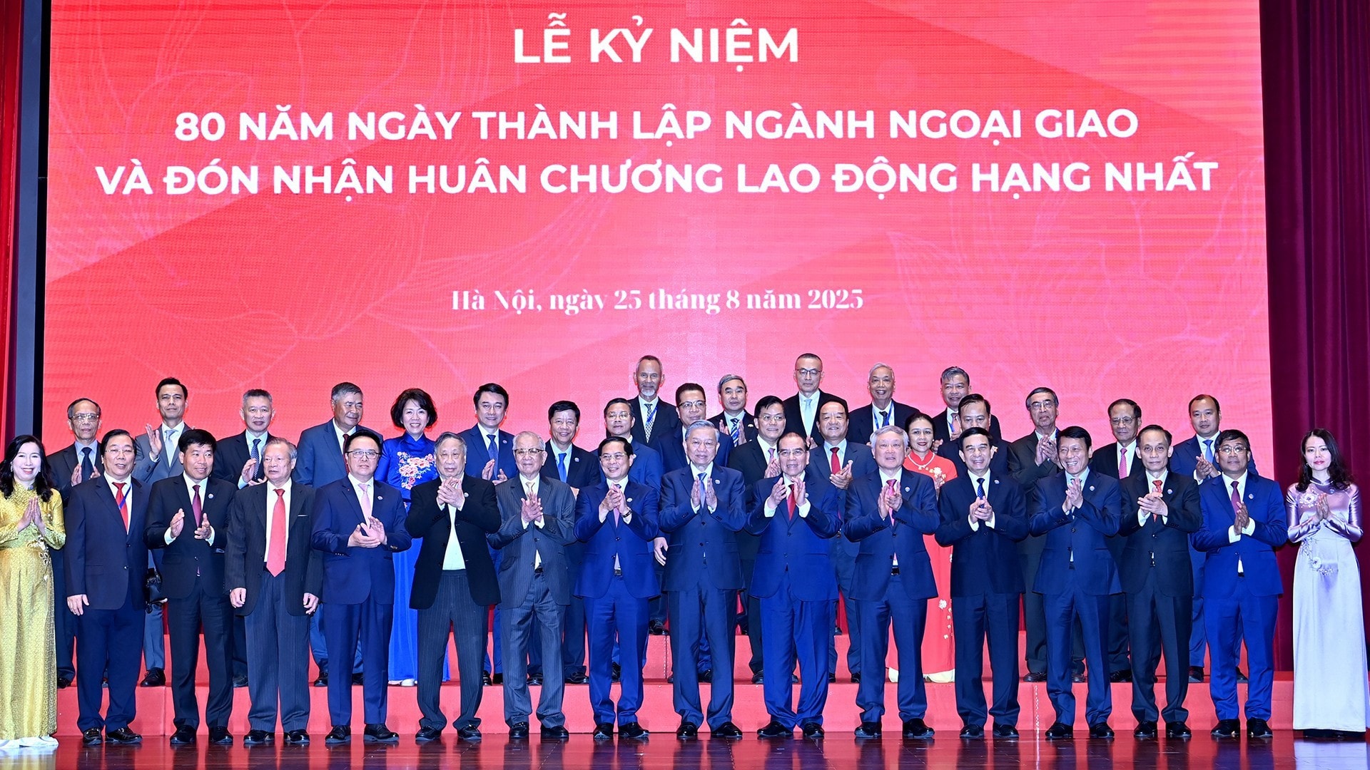 Tổng Bí thư Tô Lâm: Ngoại giao thắp sáng niềm tin về một thế giới hòa bình, hợp tác và phát triển- Ảnh 7.