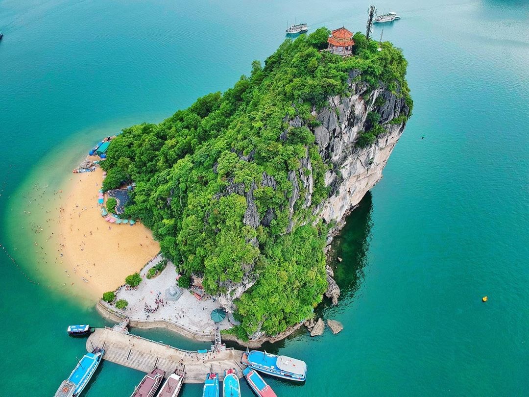 bãi biển Titop