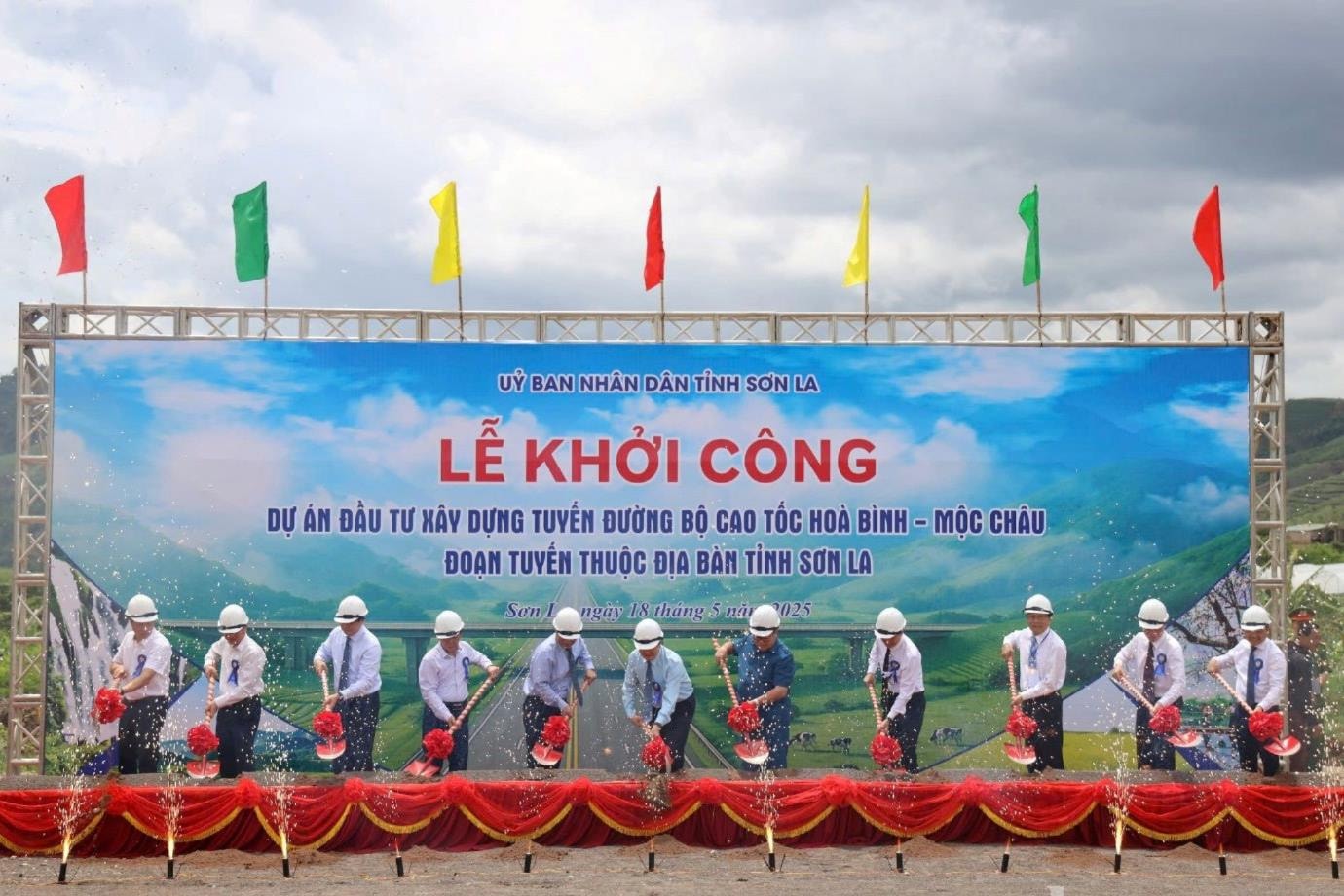 cao-toc-hoa-binh-chau(1).jpg