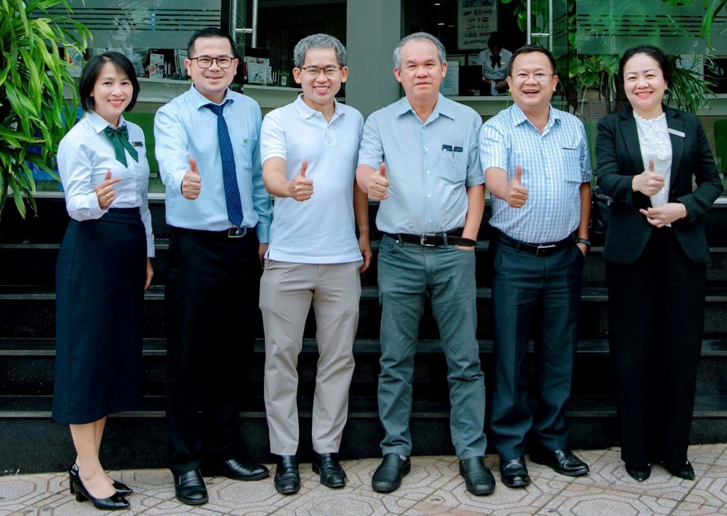 lanh-dao-ocb-tham-va-lam-viec-cung-tap-doan-hoang-anh-gia-lai.jpg