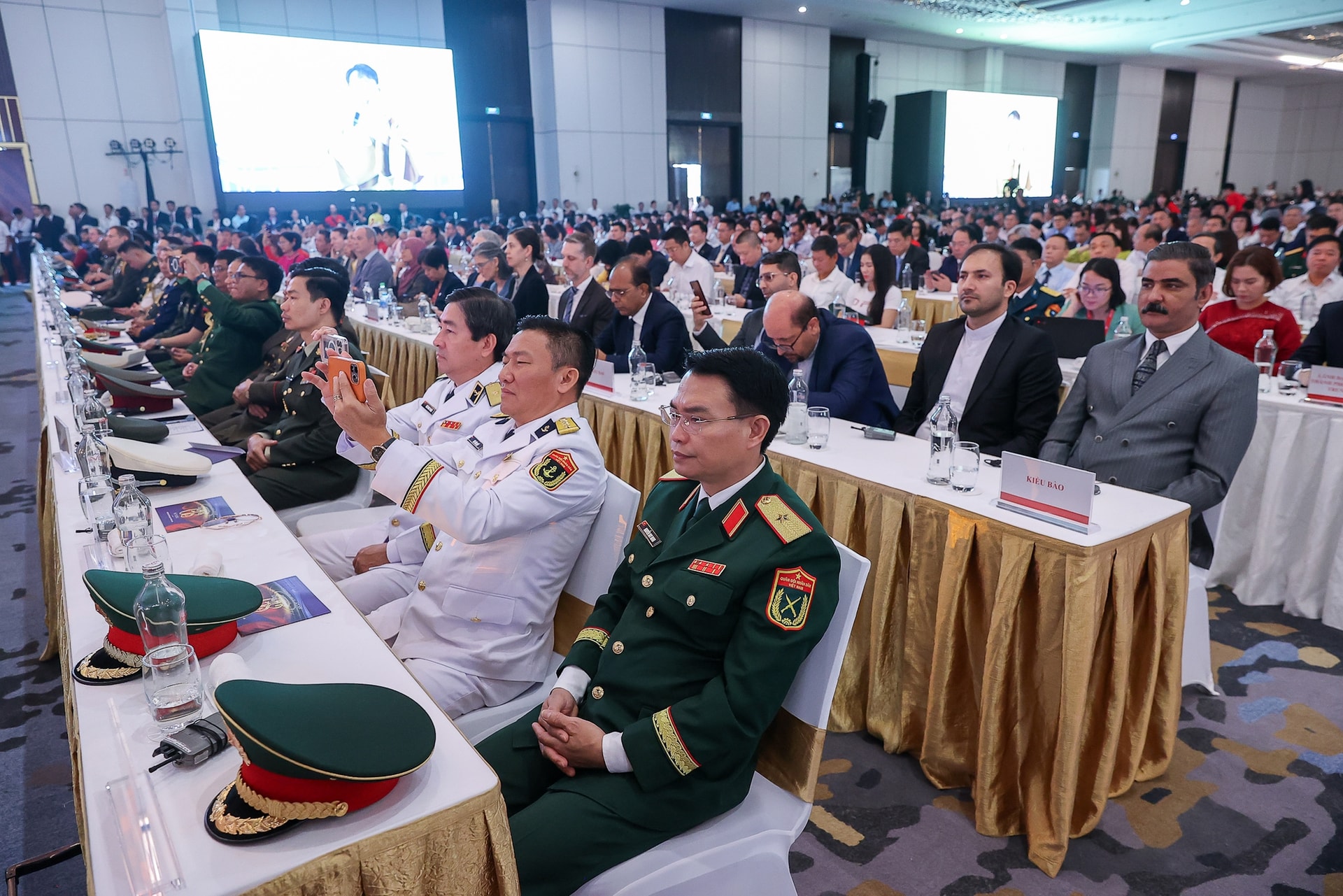 Thủ tướng: Triển lãm 80 năm tôn vinh lịch sử vẻ vang, lan tỏa lòng yêu nước, niềm tự hào, khát vọng vươn mình của dân tộc- Ảnh 7. Thủ tướng: Triển lãm 80 năm tôn vinh lịch sử vẻ vang, lan tỏa lòng yêu nước, niềm tự hào, khát vọng vươn mình của dân tộc- Ảnh 7.