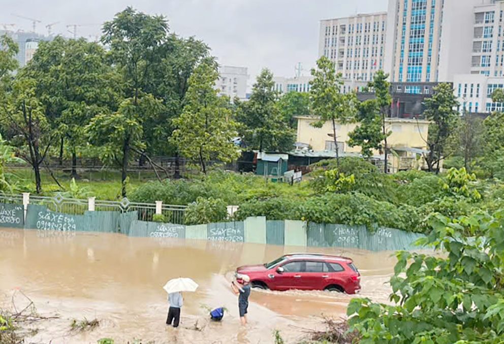 Ô tô ngập nước - thủy kích (1)