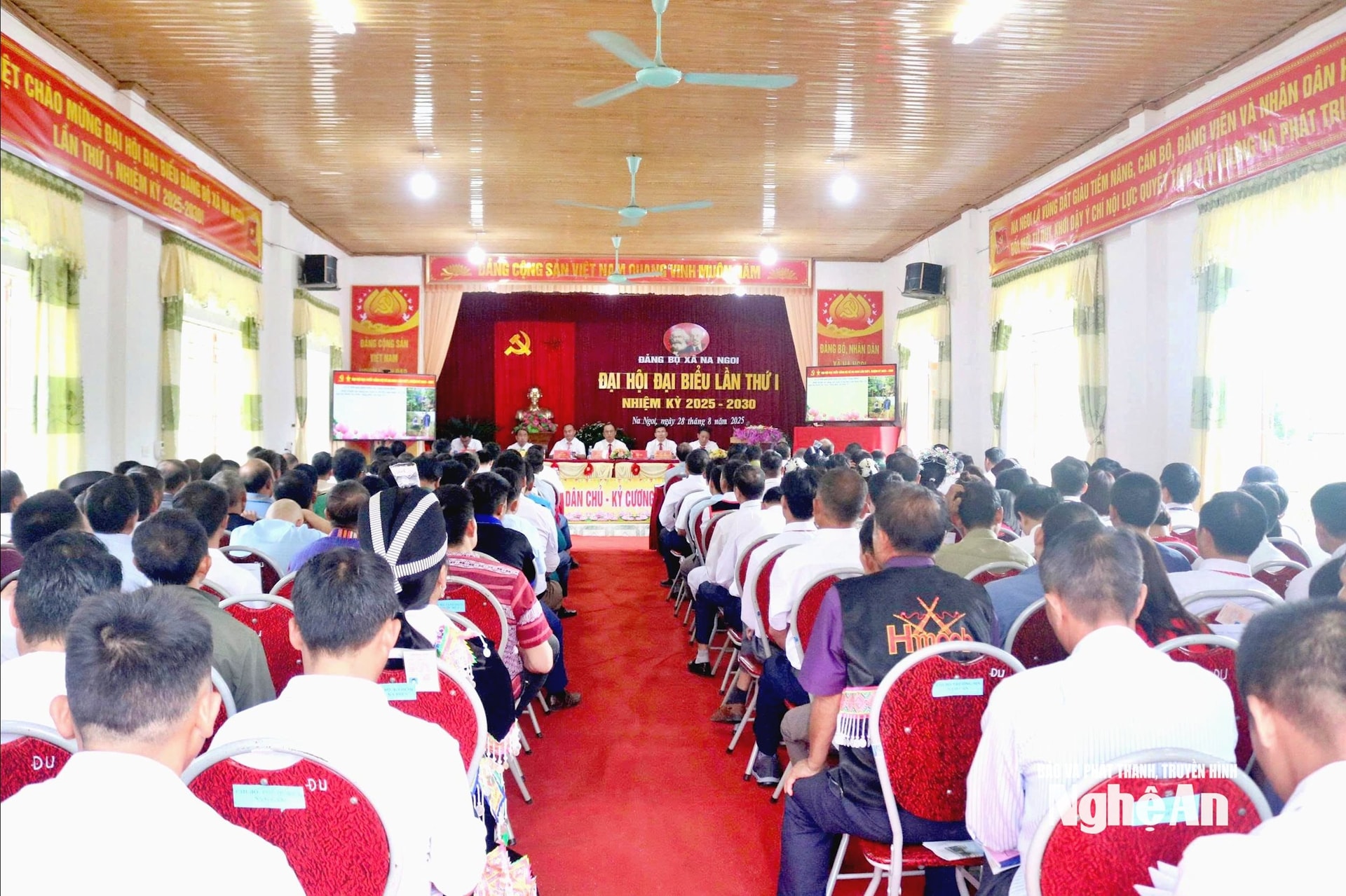 Toàn cảnh Đại hội ở xã Na Ngoi
