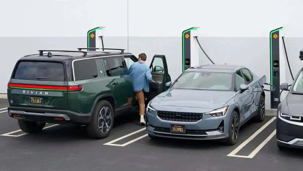 Trạm sạc xe điện Rivian