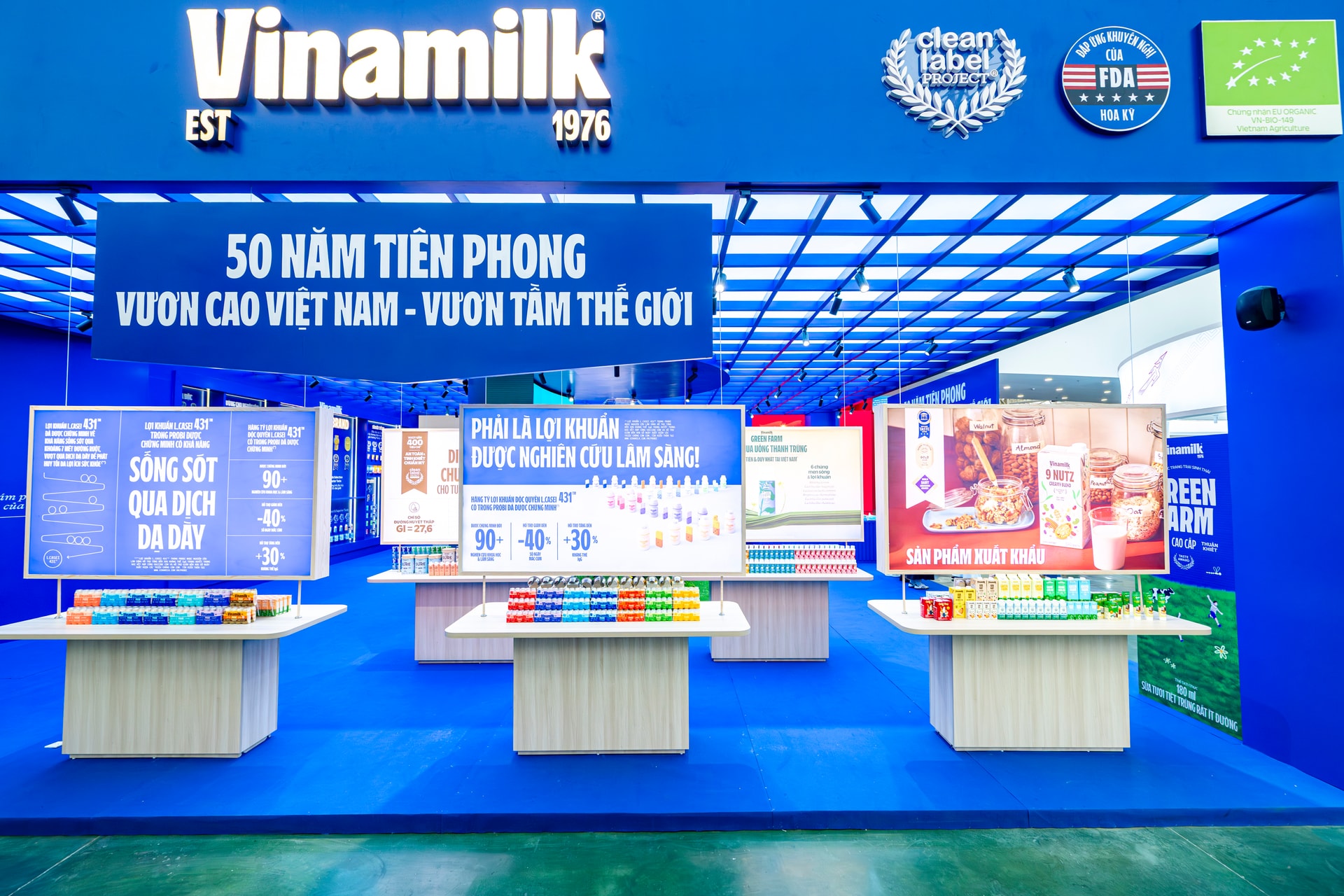 Vinamilk trung bay trien lam thanh tuu dat nuoc (1)
