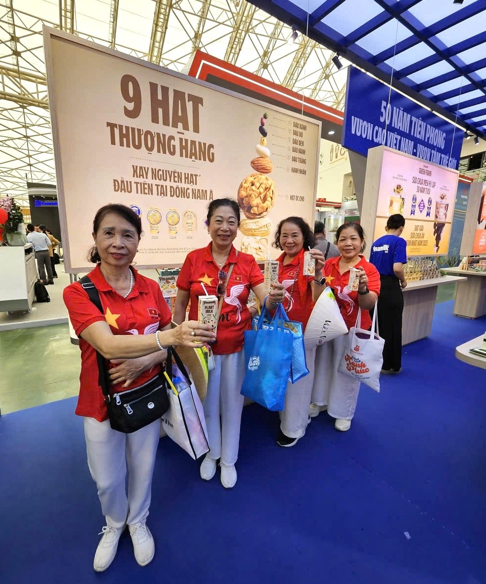 Vinamilk trung bay trien lam thanh tuu dat nuoc (16)