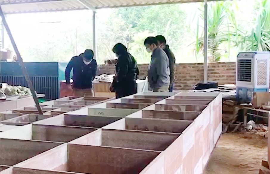 Nhiều người đến trang trại học hỏi thêm mô hình nuôi dúi