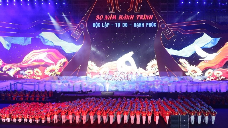 Van nghe ky niem 80 nam 1