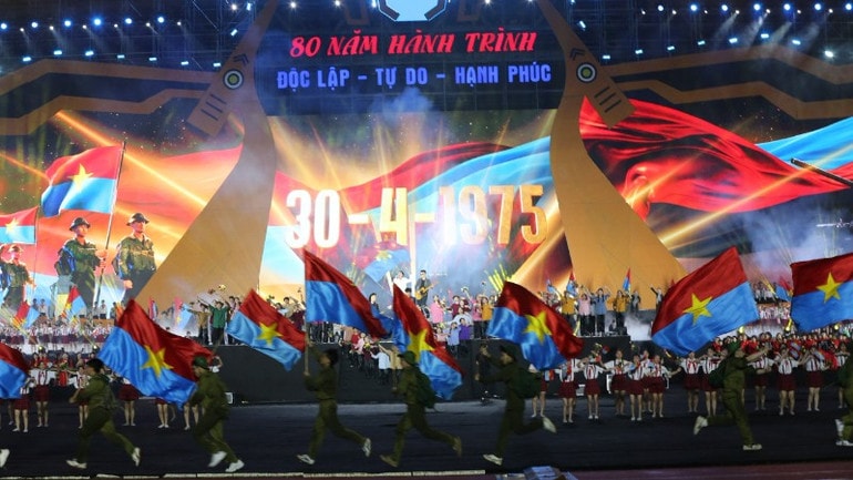 Van nghe ky niem 80 nam 7