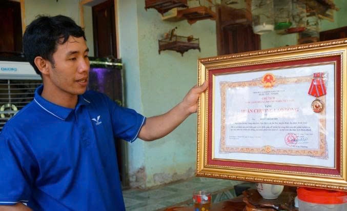 Bằng khen của anh Tín