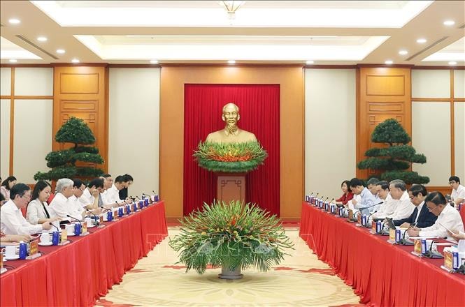 Bộ Chính trị cho ý kiến về công tác chuẩn bị Đại hội Đảng bộ MTTQ, các đoàn thể Trung ương- Ảnh 1. Bộ Chính trị cho ý kiến về công tác chuẩn bị Đại hội Đảng bộ MTTQ, các đoàn thể Trung ương- Ảnh 1.