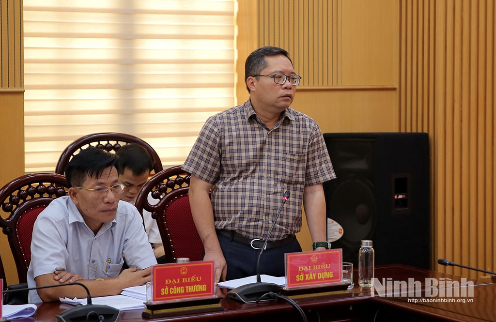 Lãnh đạo Sở Xây dựng phát biểu tại hội nghị