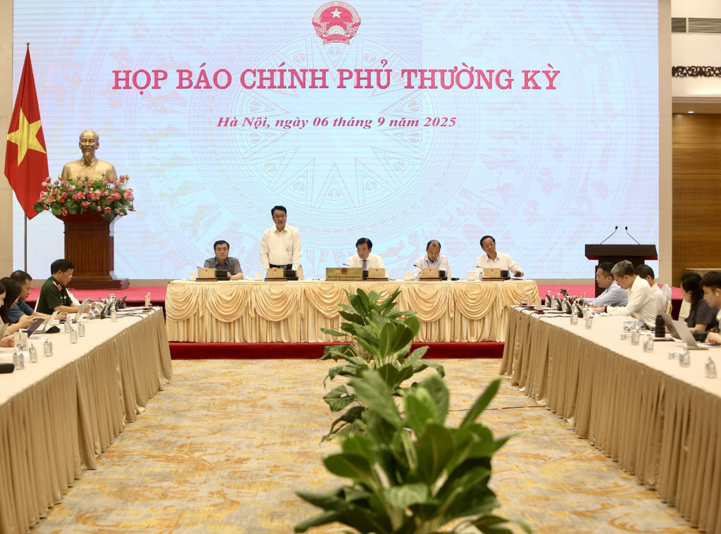 toàn cảnh buổi họp báo