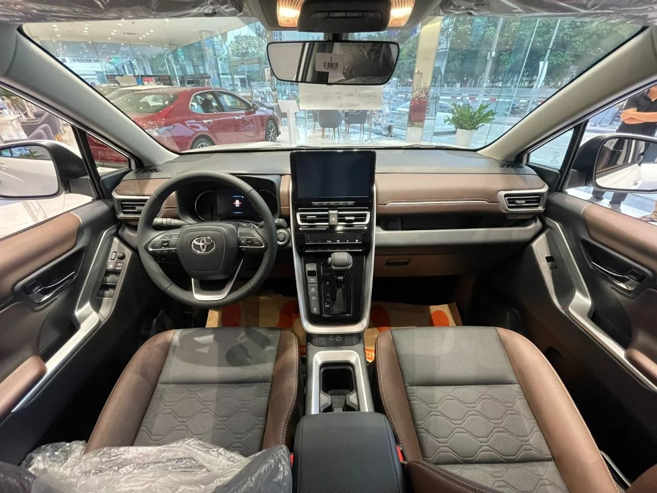 Khoang lai Toyota Innova Cross Hybrid