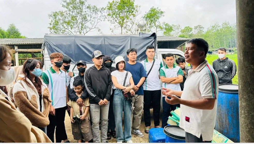Ông Vương đang chia sẻ kinh nghiệm của mình