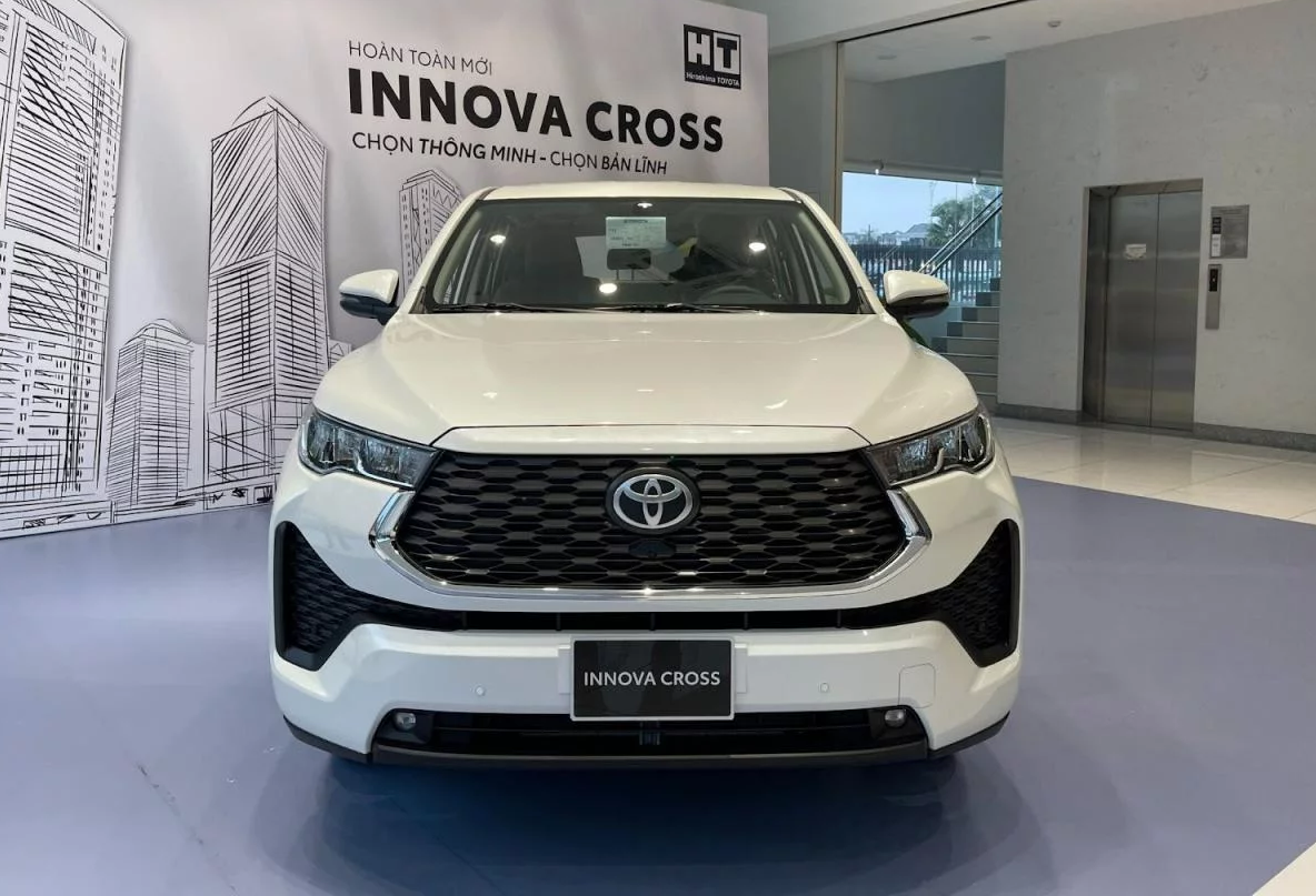 Toyota Innova Cross Hybrid
