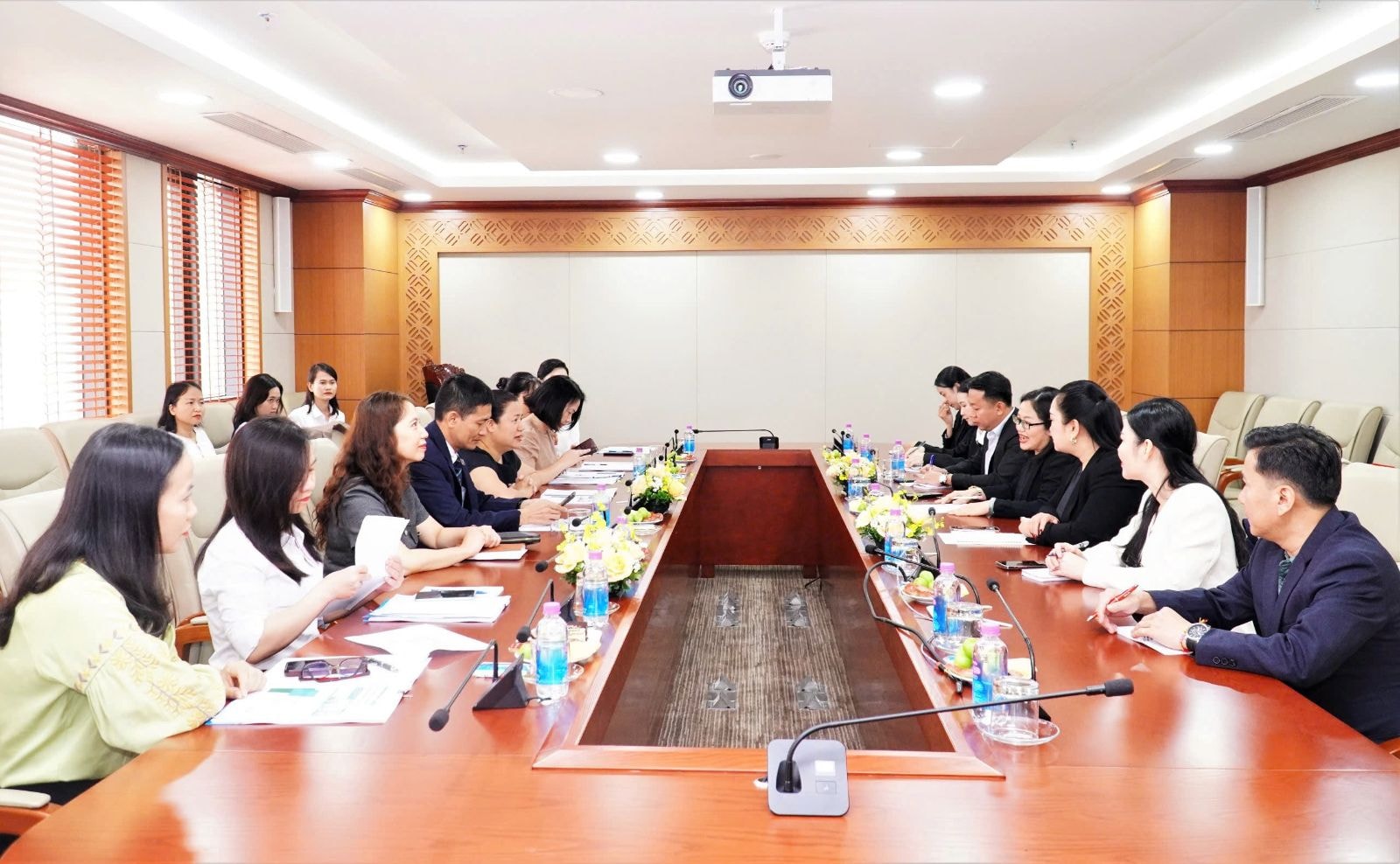 uybanchungkhoan13.jpg