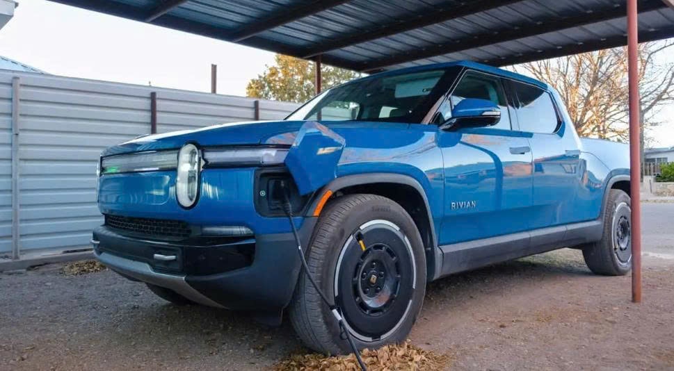 Sạc xe điện tiết kiệm Rivian
