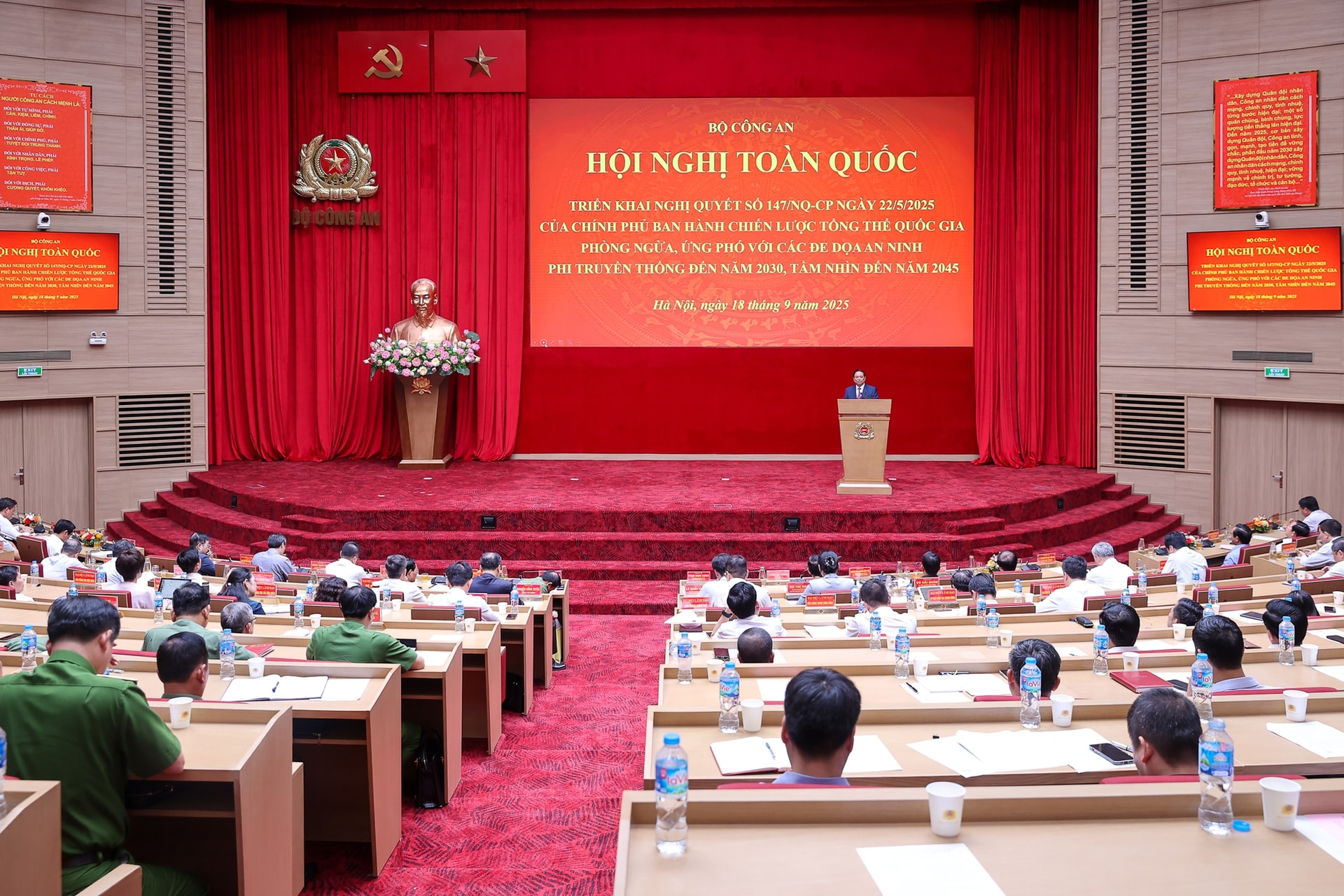 Thủ tướng: Phòng ngừa, ứng phó tổng thể, hiệu quả với các đe dọa an ninh phi truyền thống- Ảnh 3. Thủ tướng: Phòng ngừa, ứng phó tổng thể, hiệu quả với các đe dọa an ninh phi truyền thống- Ảnh 3.