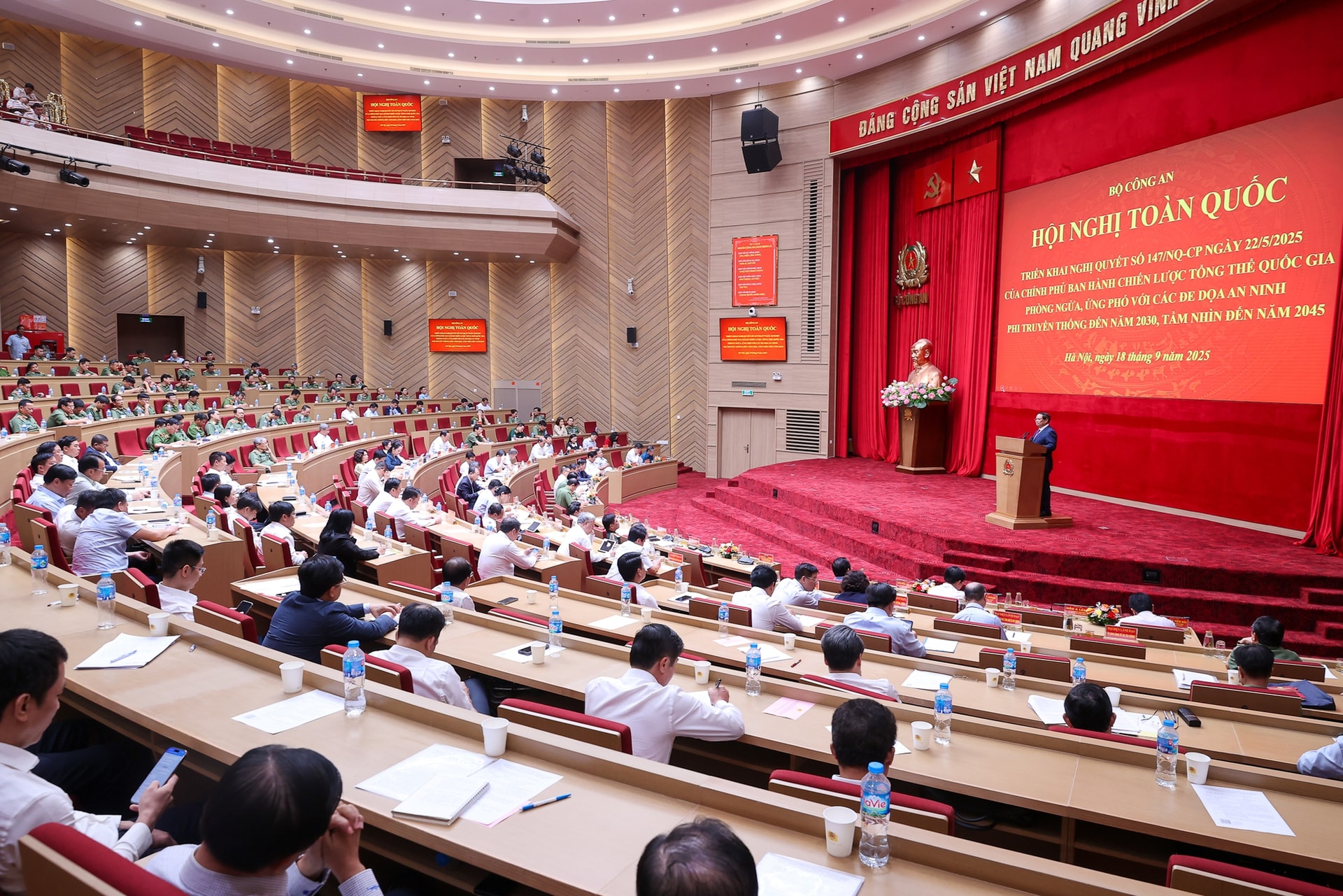 Thủ tướng: Phòng ngừa, ứng phó tổng thể, hiệu quả với các đe dọa an ninh phi truyền thống- Ảnh 5. Thủ tướng: Phòng ngừa, ứng phó tổng thể, hiệu quả với các đe dọa an ninh phi truyền thống- Ảnh 5.