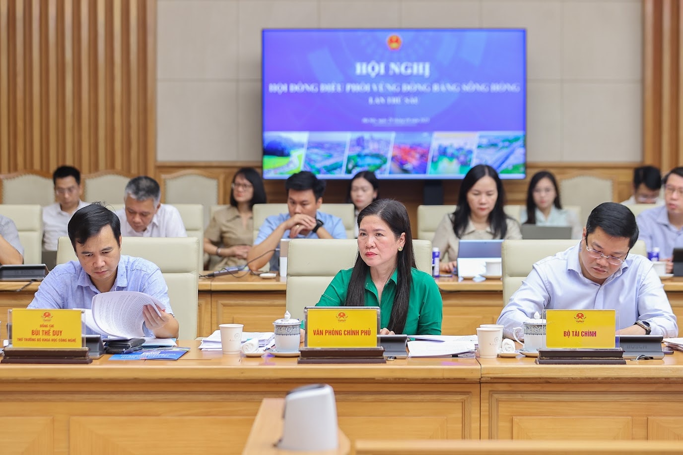 Thủ tướng: Vùng Đồng bằng sông Hồng phát huy '3 tiên phong', tạo động lực, truyền cảm hứng cho các vùng khác- Ảnh 8. Thủ tướng: Vùng Đồng bằng sông Hồng phát huy '3 tiên phong', tạo động lực, truyền cảm hứng cho các vùng khác- Ảnh 8.