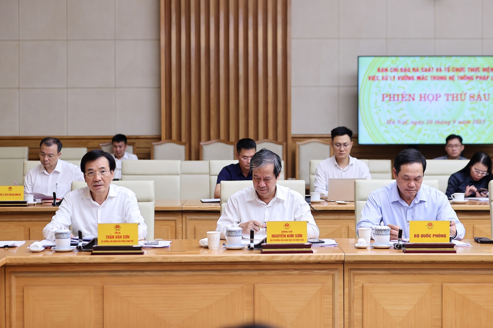 Thủ tướng: Thủ tướng: