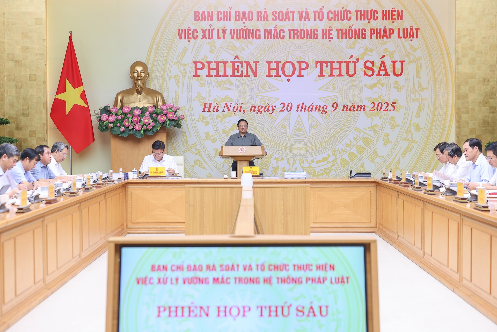 Thủ tướng: Thủ tướng: