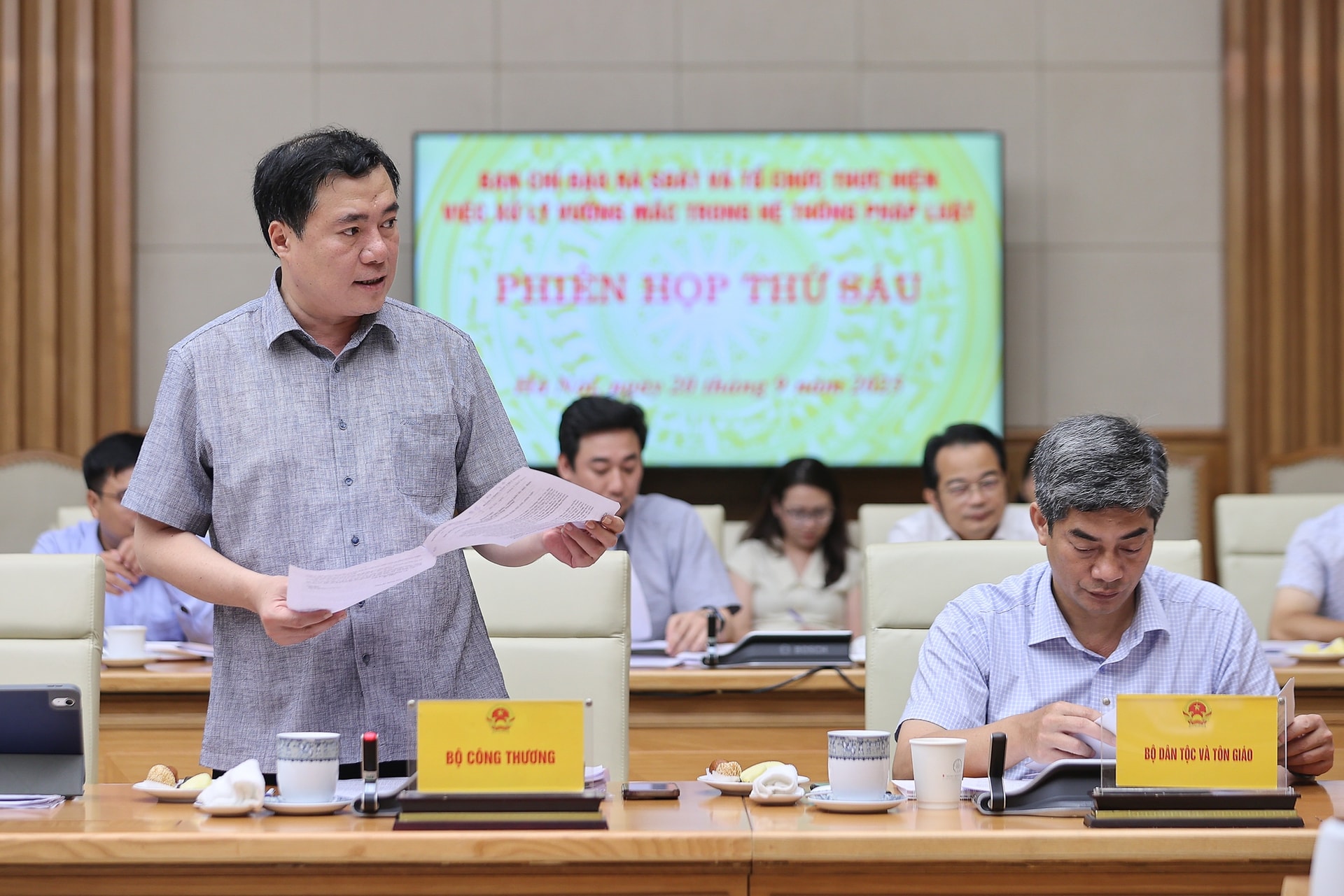Thủ tướng: Thủ tướng: