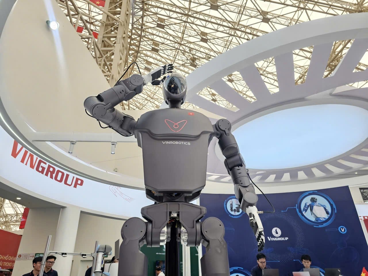 robot Vingroup