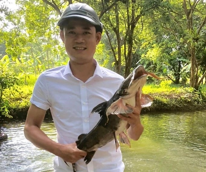 Anh Nam trên tay là giống cá chiên quý hiếm