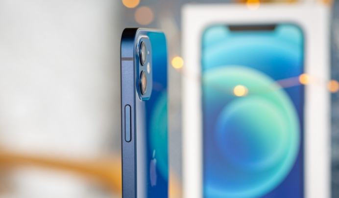 Bất ngờ chiếc iPhone OLED rẻ nhất thị trường: Giá chưa tới 10 triệu, mạnh ngang flagship 