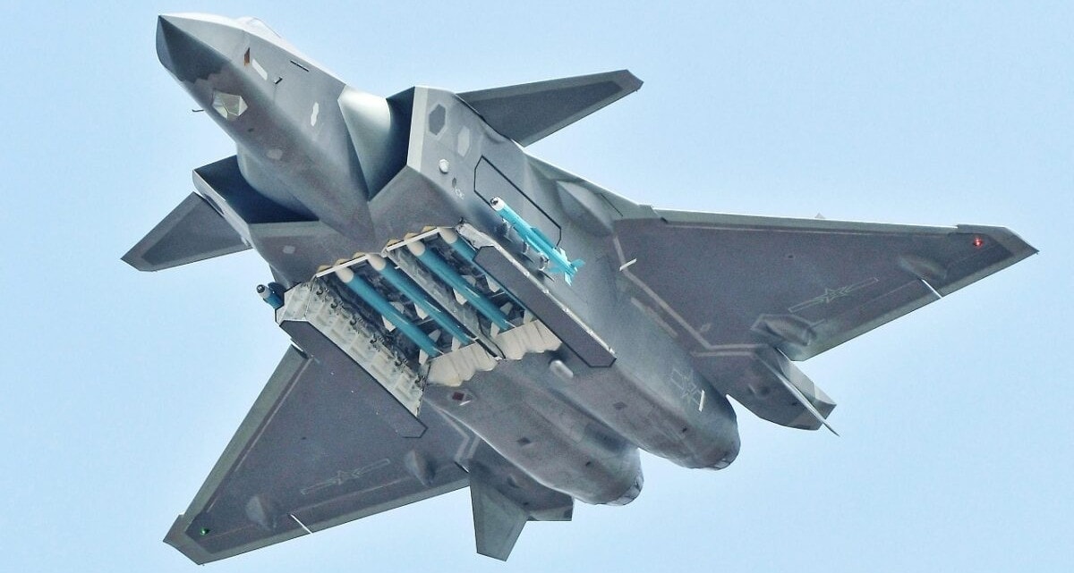 Tiêm kích tàng hình J-20 Mighty Dragon